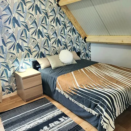 Willa Malgira, Bord De Saint-Germain-sur-Ay