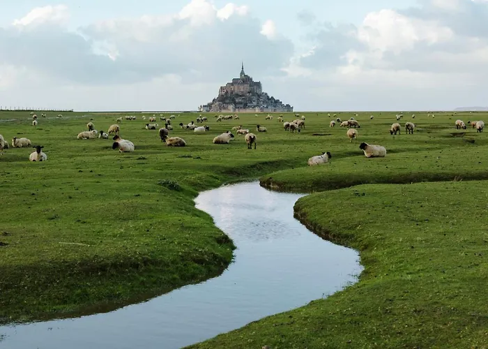 Malgira, Bord De Villa