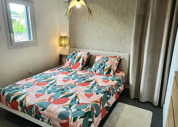 Villa Malgira, Bord De