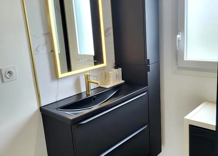 Villa Malgira, Bord De *