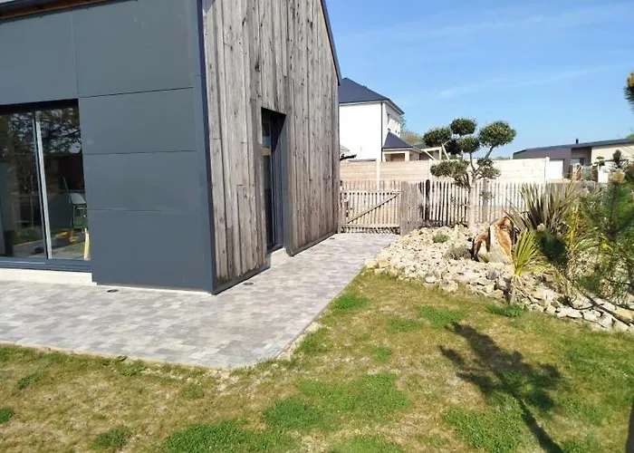 Malgira, Bord De Villa