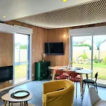 Vila Malgira, Bord De