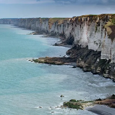 Villa Malgira, Bord De *