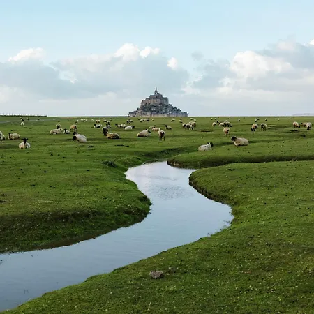 Malgira, Bord De Villa