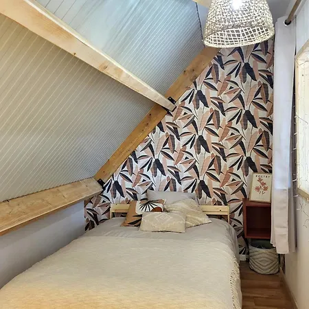 Villa Malgira, Bord De