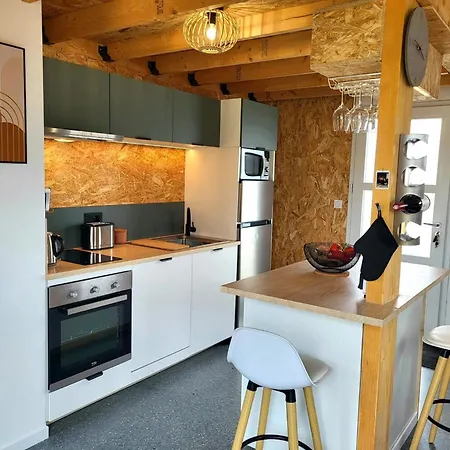 Malgira, Bord De Villa *