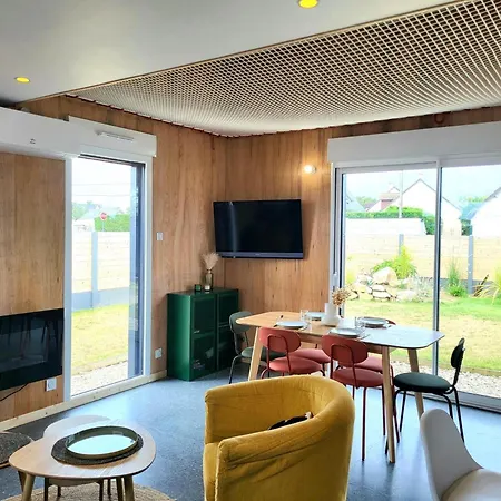 Villa Malgira, Bord De