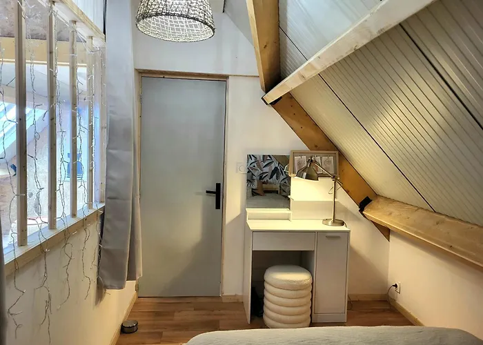 Villa Malgira, Bord De *